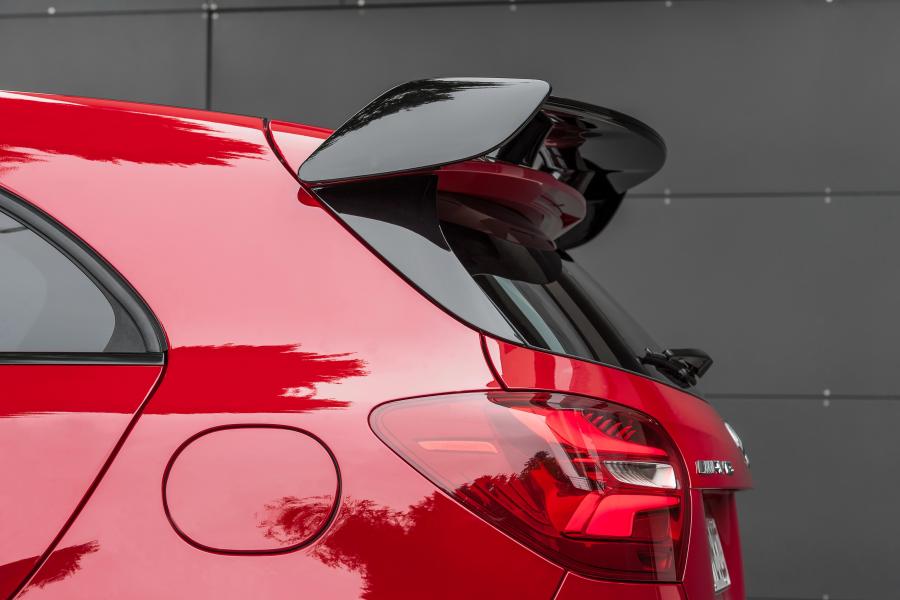 Детали экстерьера Mercedes-AMG A45 4Matic 2015 года  (фото 24 из 41)